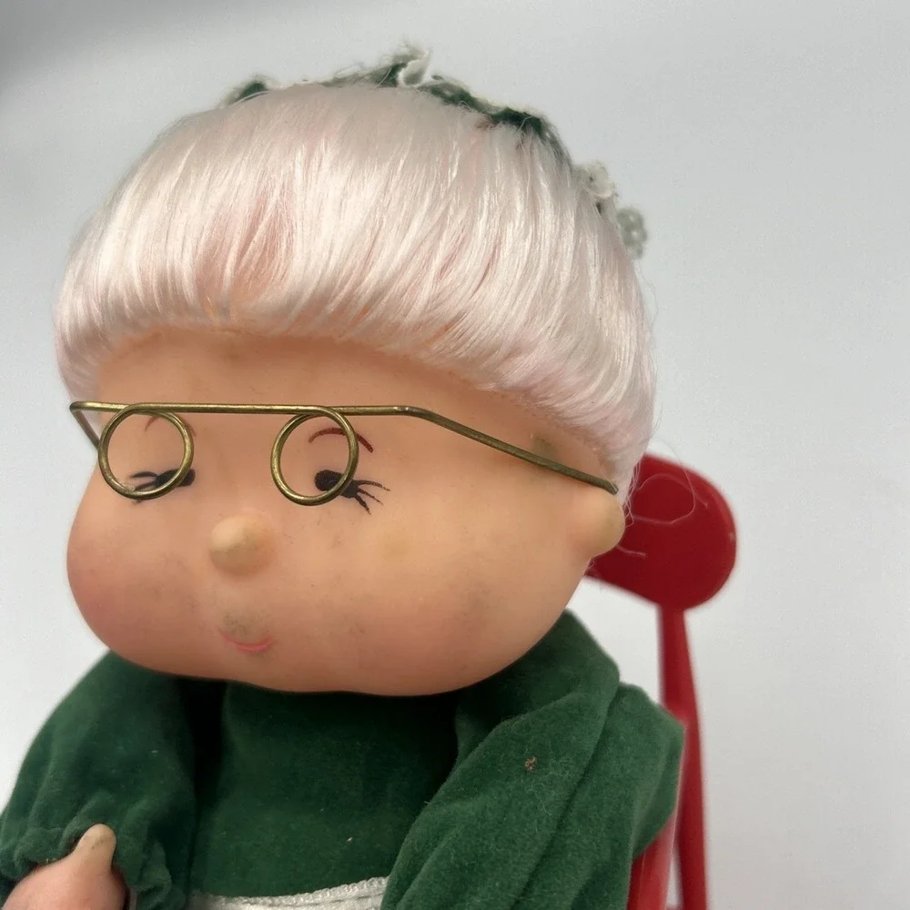 Vintage ROCKABABIES Christmas Mrs. Claus Rocking Music Box Made in Tawain Works